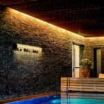 acrylic-waterfall-outdoor-wall-light-lifestyle-entryway