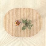 farmhouse-expandable-oval-dining-table-top-close-up
